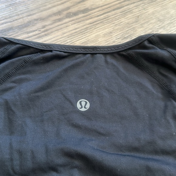 Lululemon rouched  contour long sleeve stretchy top- size 8 med/lg - Picture 4 of 5
